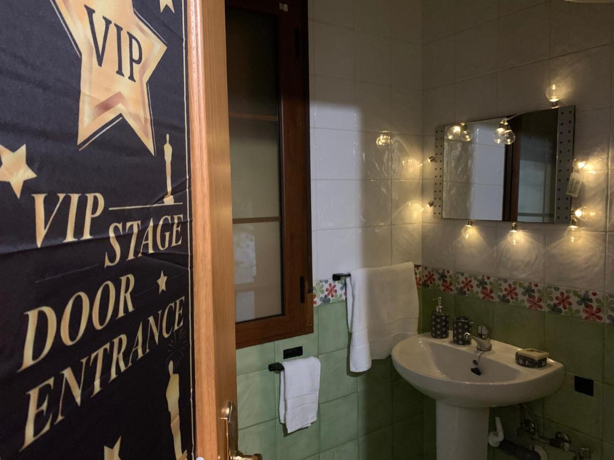 Hoster Cinema Verona Томельйосо Екстер'єр фото